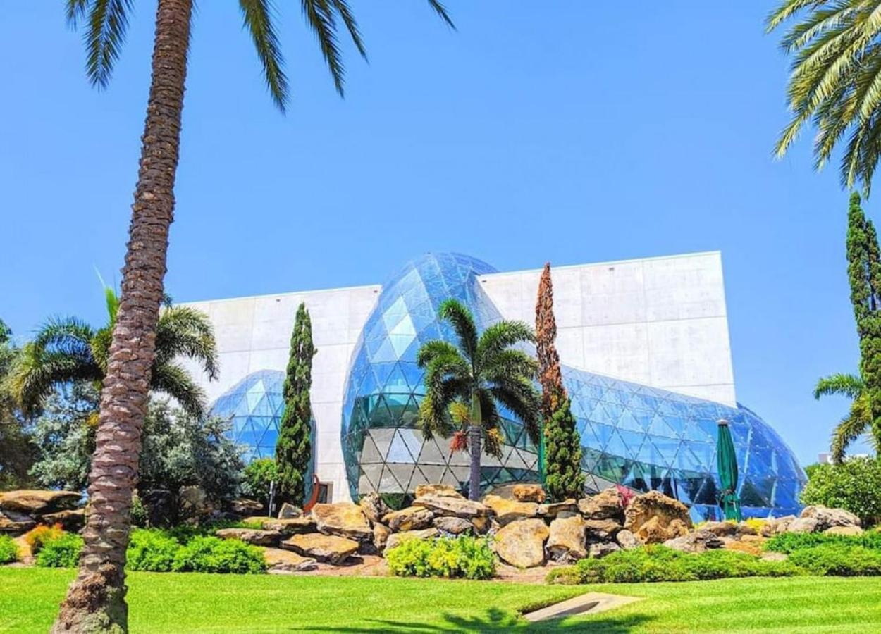 Retro Retreat In Dtsp - Explore The Downtown Area San Petersburgo Exterior foto