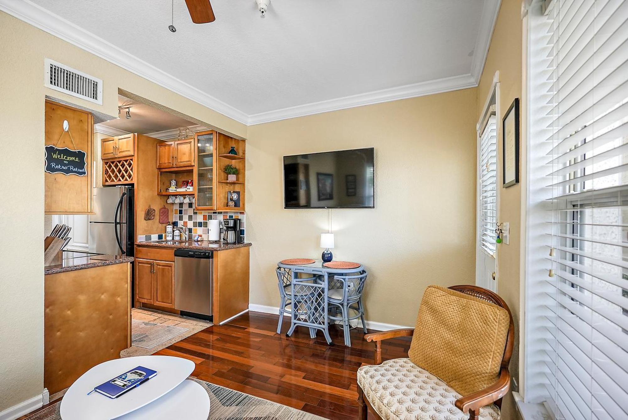Retro Retreat In Dtsp - Explore The Downtown Area San Petersburgo Exterior foto
